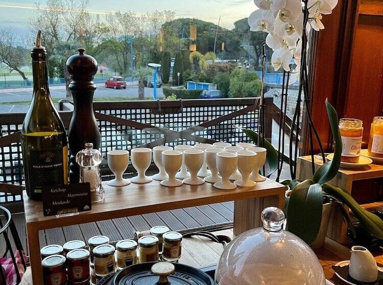 ホテル Ermitage De L Oasis & Spa  Cannes Mandelieu