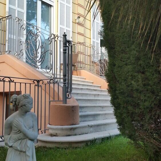 Golden Tulip Cannes Hotel De Paris