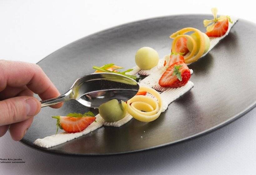 Отель Grand Hôtel Château De Sully Piscine & Spa