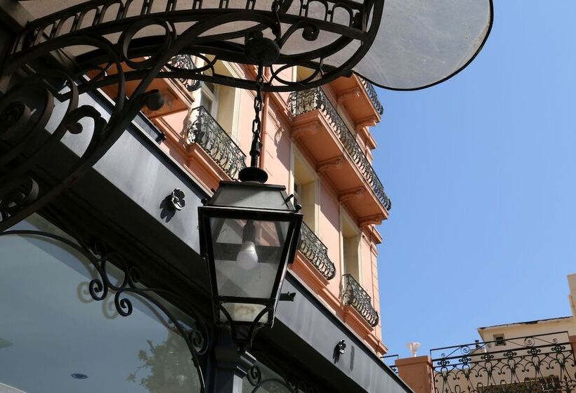 هتل Grand Hôtel Des Ambassadeurs