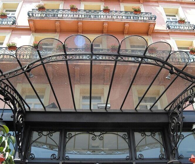 هتل Grand Hôtel Des Ambassadeurs