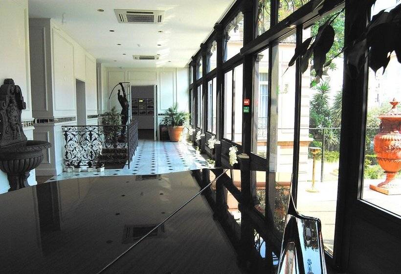 هتل Grand Hôtel Des Ambassadeurs