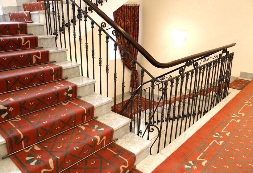 هتل Grand Hôtel Des Ambassadeurs