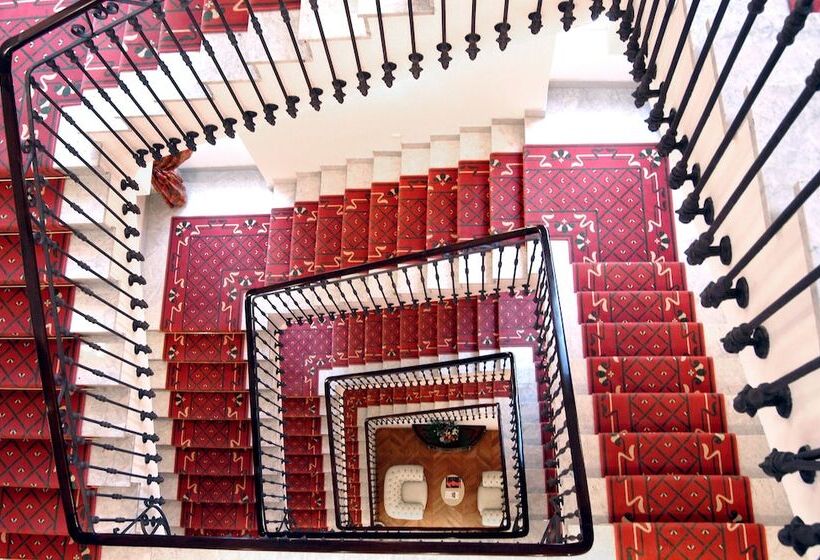 هتل Grand Hôtel Des Ambassadeurs