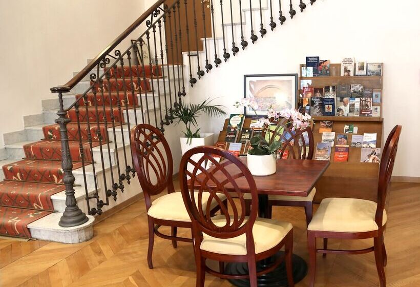 هتل Grand Hôtel Des Ambassadeurs