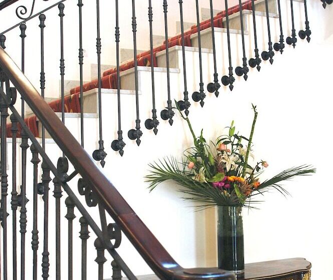 هتل Grand Hôtel Des Ambassadeurs