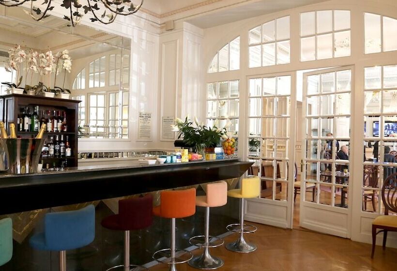 هتل Grand Hôtel Des Ambassadeurs