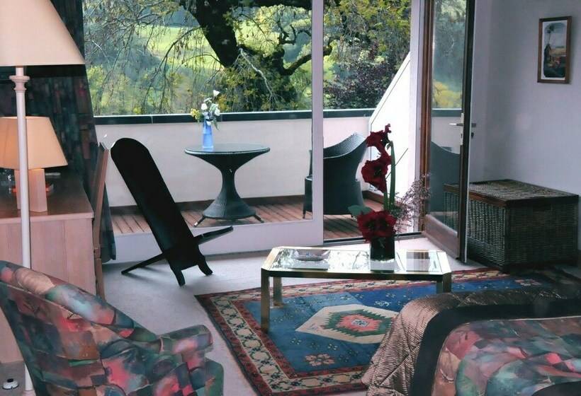 Отель Hostellerie De La Maronne