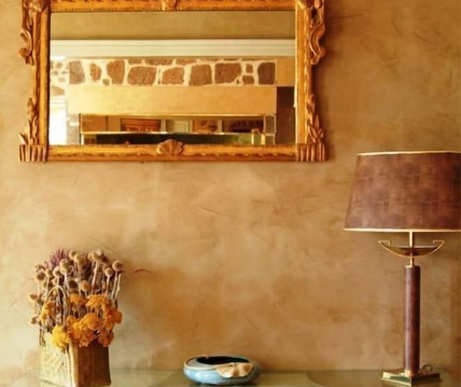 Отель Hostellerie De La Maronne