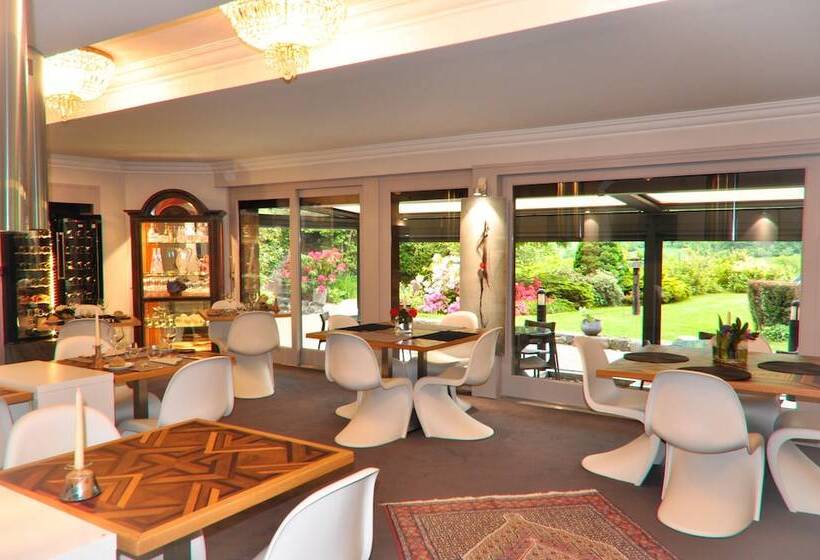 Отель Hostellerie De La Maronne