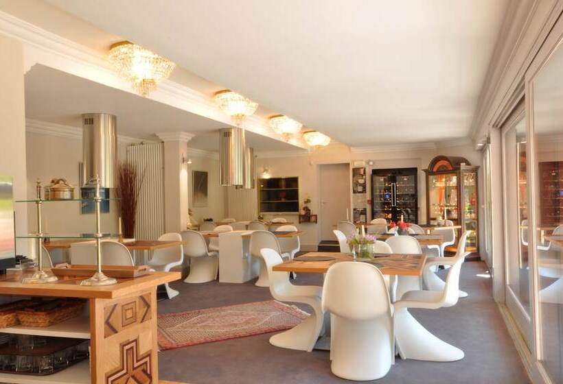 Отель Hostellerie De La Maronne