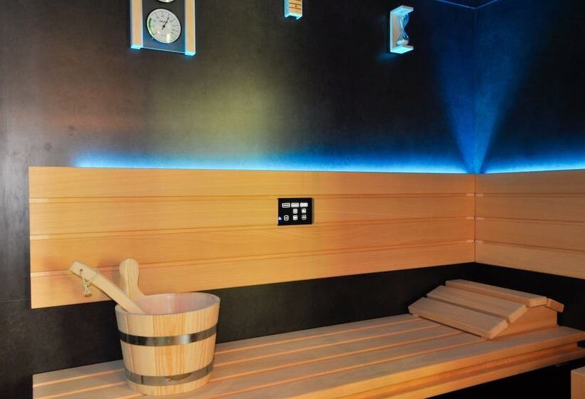 Отель Hostellerie De La Maronne