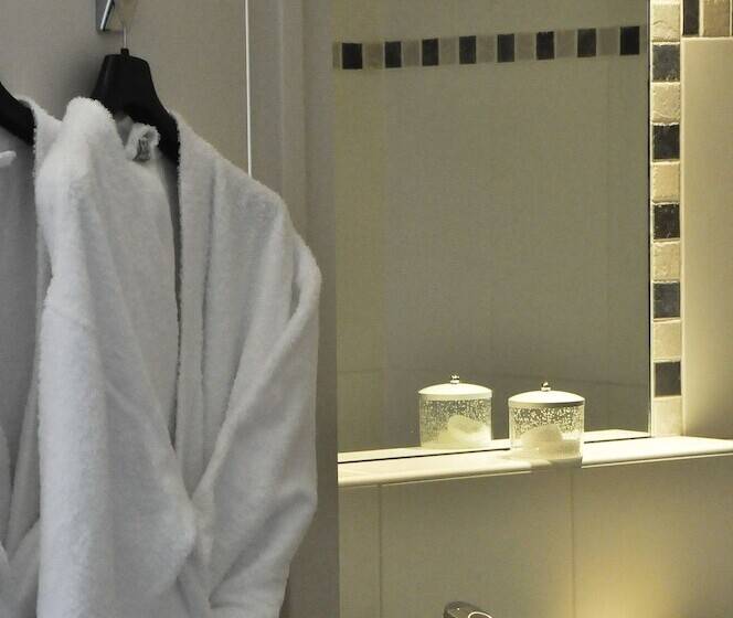 Отель Hostellerie De La Maronne