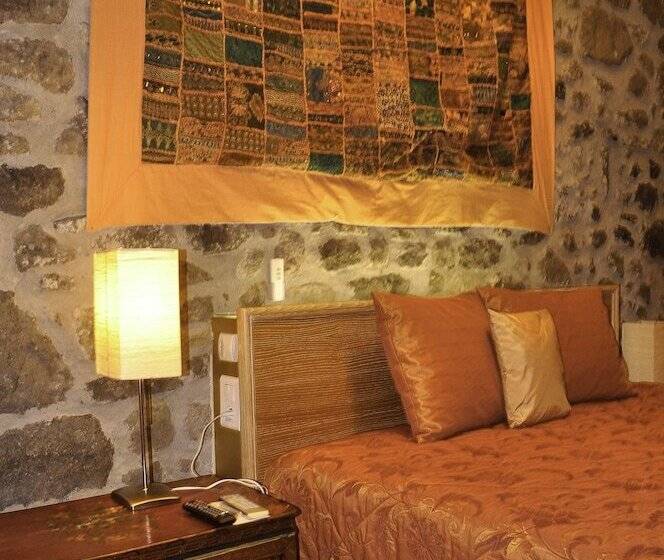 Отель Hostellerie De La Maronne