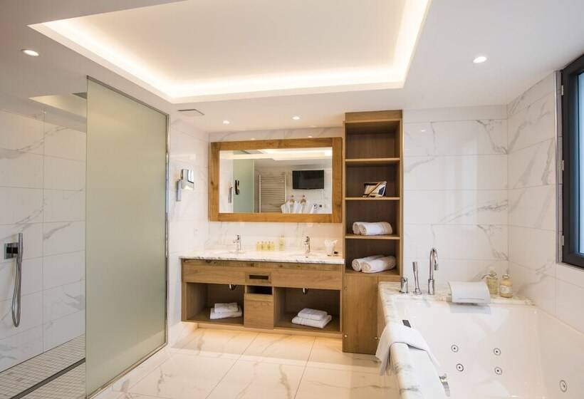 בית מלון כפרי Hostellerie Des Chateaux & Spa