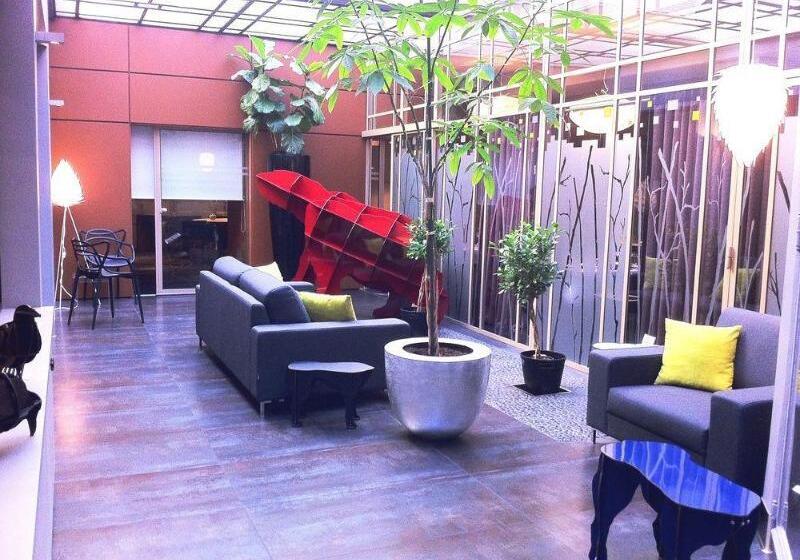 هتل Hostellerie Du Chapeau Rouge