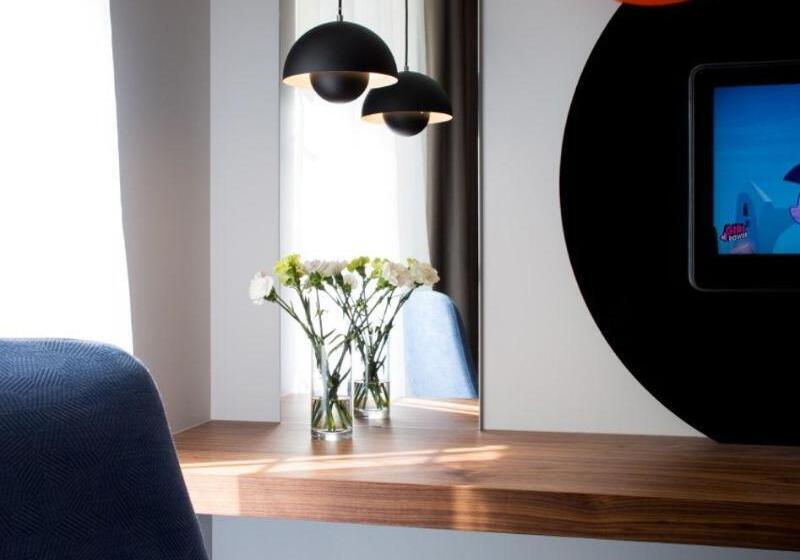 هتل Hostellerie Du Chapeau Rouge