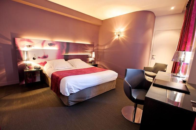 هتل Hostellerie Du Chapeau Rouge