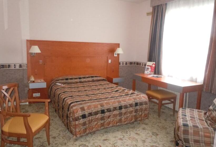 בית מלון כפרי Hôtel Le Bellevue Montrichard 3 étoiles