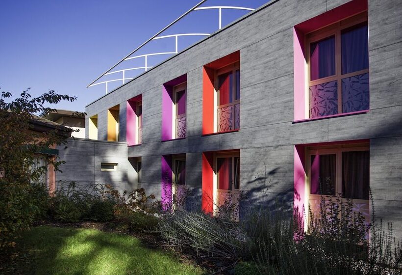 ホテル Hôtel Mercure Bourgenbresse