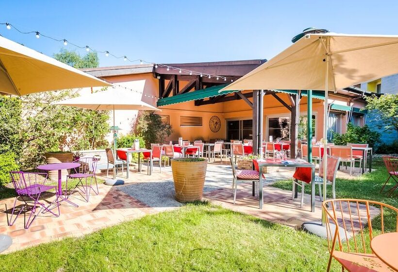 ホテル Hôtel Mercure Bourgenbresse