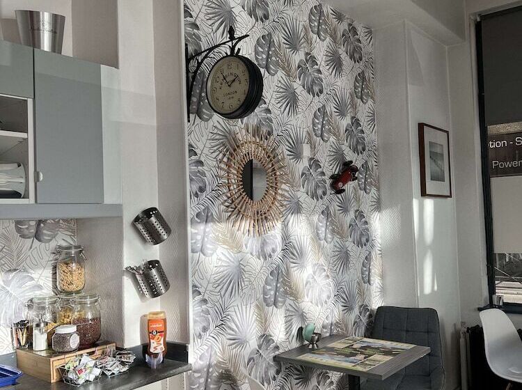 Отель Hôtel Vieille Tour Centre Rouen