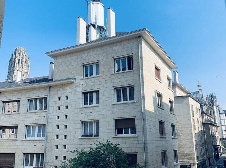 Отель Hôtel Vieille Tour Centre Rouen