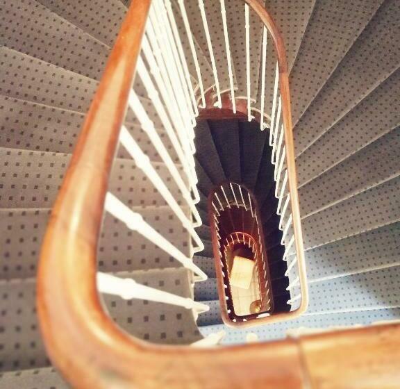 Отель Hôtel Des Lilas