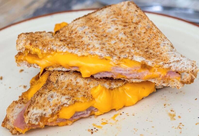 ホテル Ibis Styles Chinon