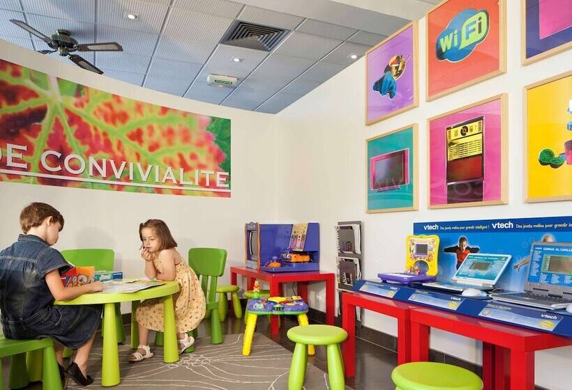 ホテル Ibis Styles Chinon