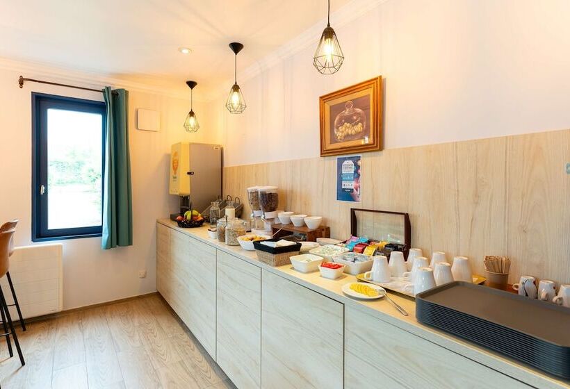 호텔 Kyriad Creil   Chantilly Nord