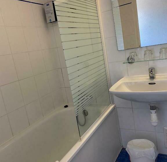 Отель Shelder Hôtel Cherbourg En Cotentin Equeurdreville