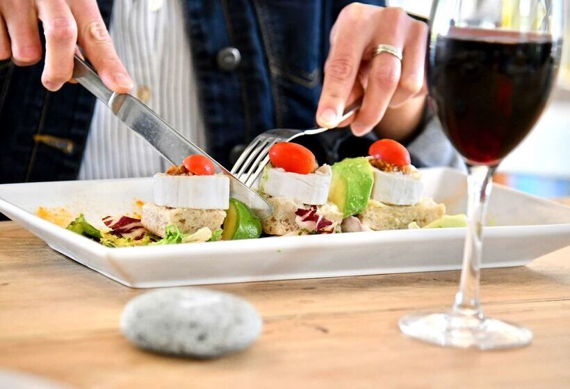 هتل Kyriad Lannionperros Guirec