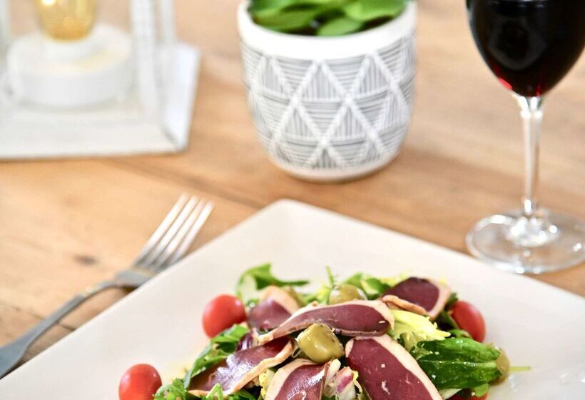 هتل Kyriad Lannionperros Guirec