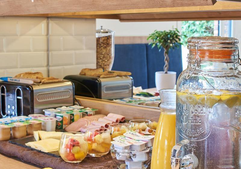 ホテル Kyriad Paris Sud Les Ulis Courtaboeuf