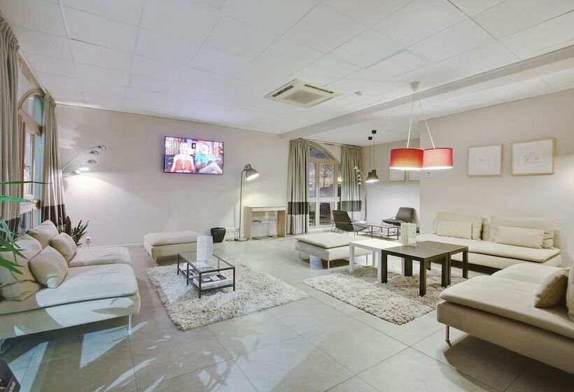 Отель L Amandier