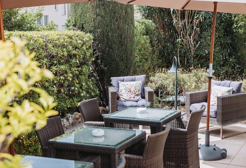 Отель Hôtel La Villa Cannes