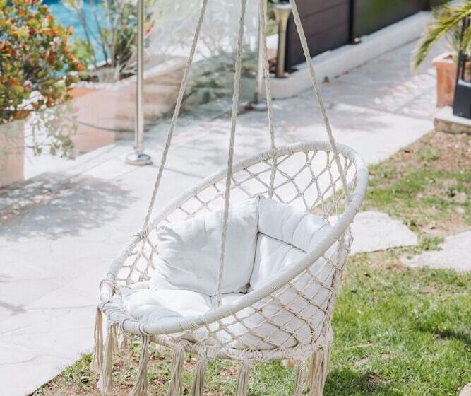 Отель Hôtel La Villa Cannes