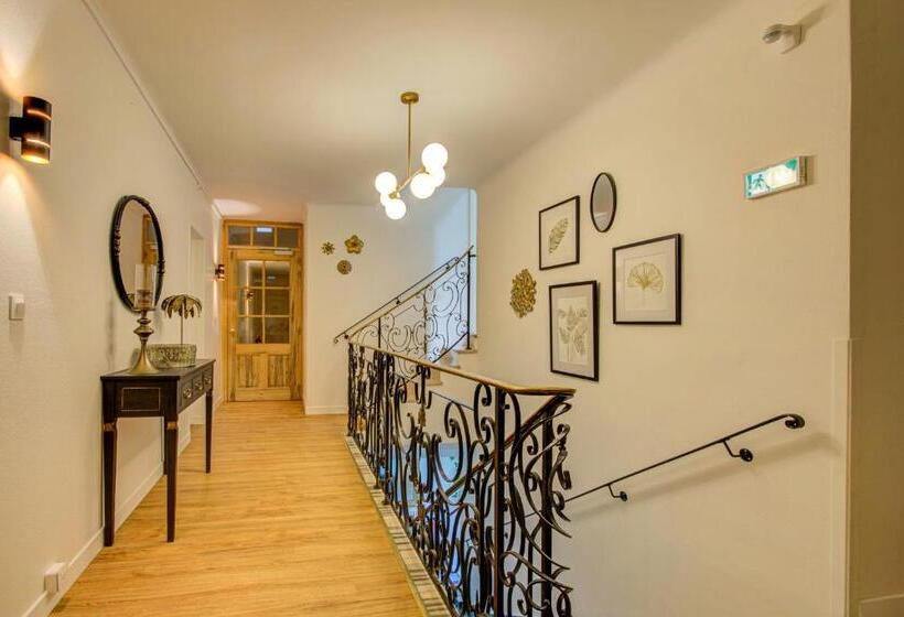 Logis Hotel Le Blason De Provence