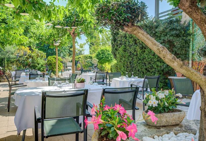 Logis Hotel Le Blason De Provence
