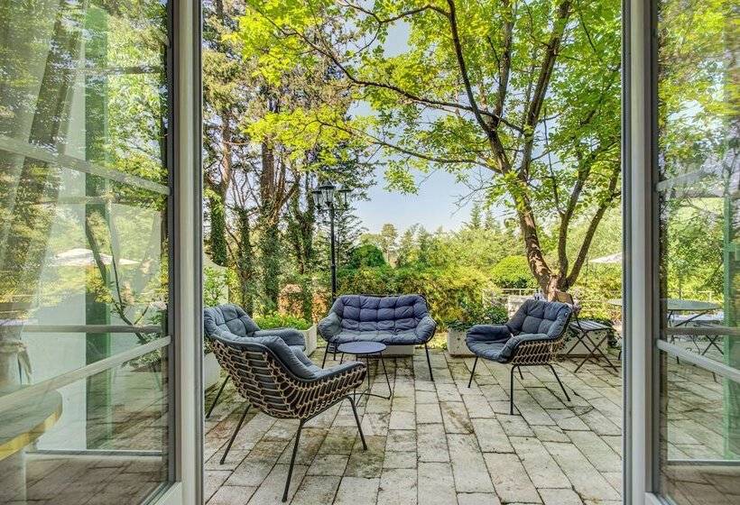 Logis Hotel Le Blason De Provence