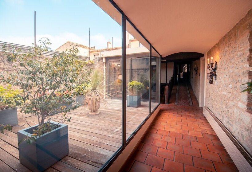 هتل Hôtel Le Donjon   Cœur De La Cité Médiévale