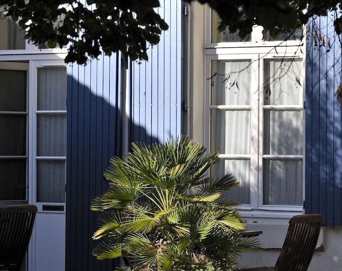 هتل Hôtel Le Donjon   Cœur De La Cité Médiévale