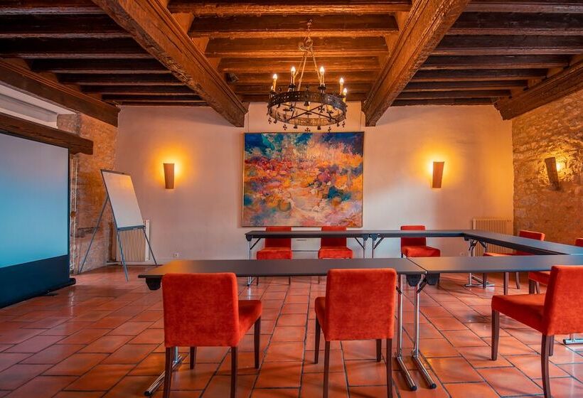 هتل Hôtel Le Donjon   Cœur De La Cité Médiévale