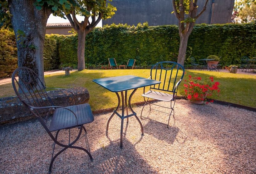 هتل Hôtel Le Donjon   Cœur De La Cité Médiévale