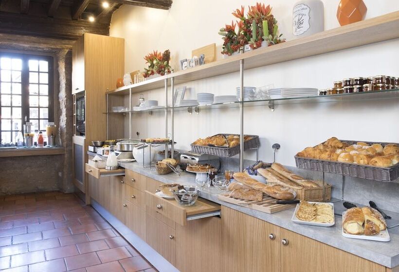 هتل Hôtel Le Donjon   Cœur De La Cité Médiévale