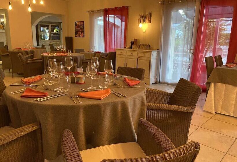 בית מלון כפרי Logis Hôtel Restaurant Les Aubuns