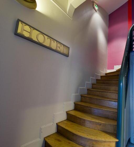 Отель Les Initiés