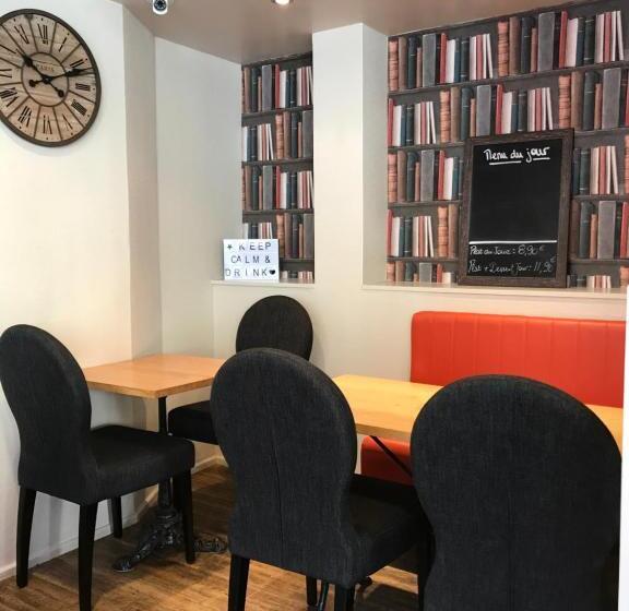 Отель Les Initiés