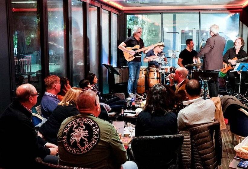 Отель Les Terrasses De Saumur Hôtel & Appartements Restaurant & Spa